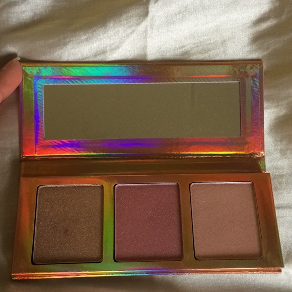 Essence Highlighter Palette - Picture 2 of 6